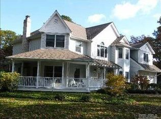 15 Channing Cross, Hampton Bays, NY 11946