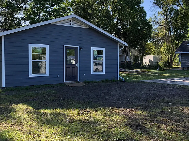 302 W Old Pass Rd — Photo 2