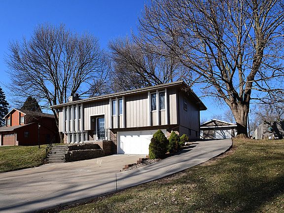 4th image of 104 Essex Ave
