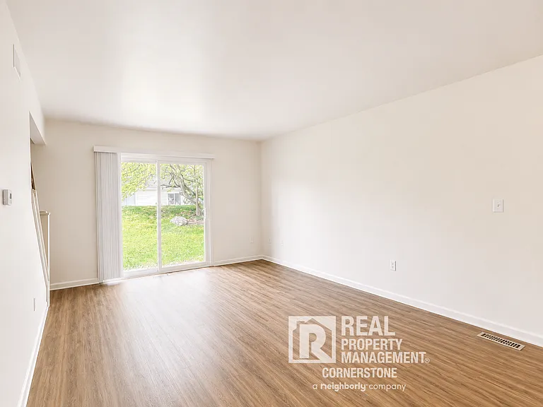Welcome to Hickory Hills Apartments — Photo 5
