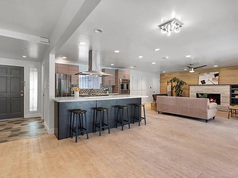 2107 Amador Ave — Photo 3