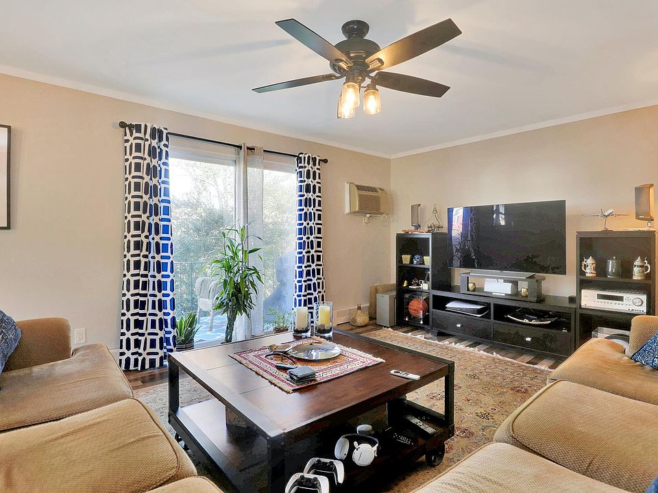 1st image of 725 Towne House Vlg #0