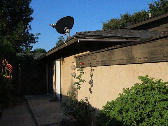 2nd image of 2550 Sycamore Dr
