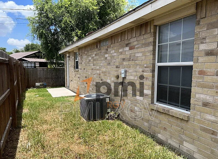 315 W Albatross Ave #UNITC — Photo 13