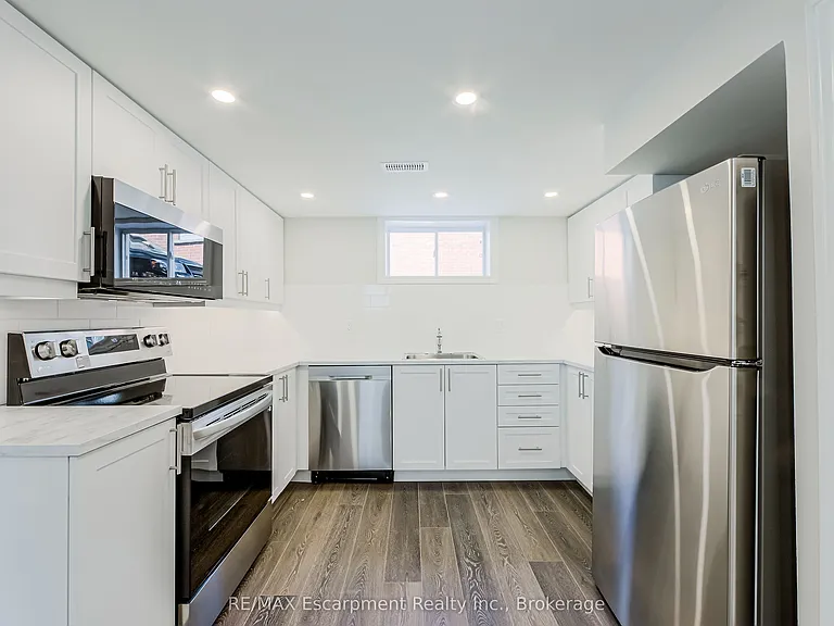 325 E 32nd St #2 — Photo 9