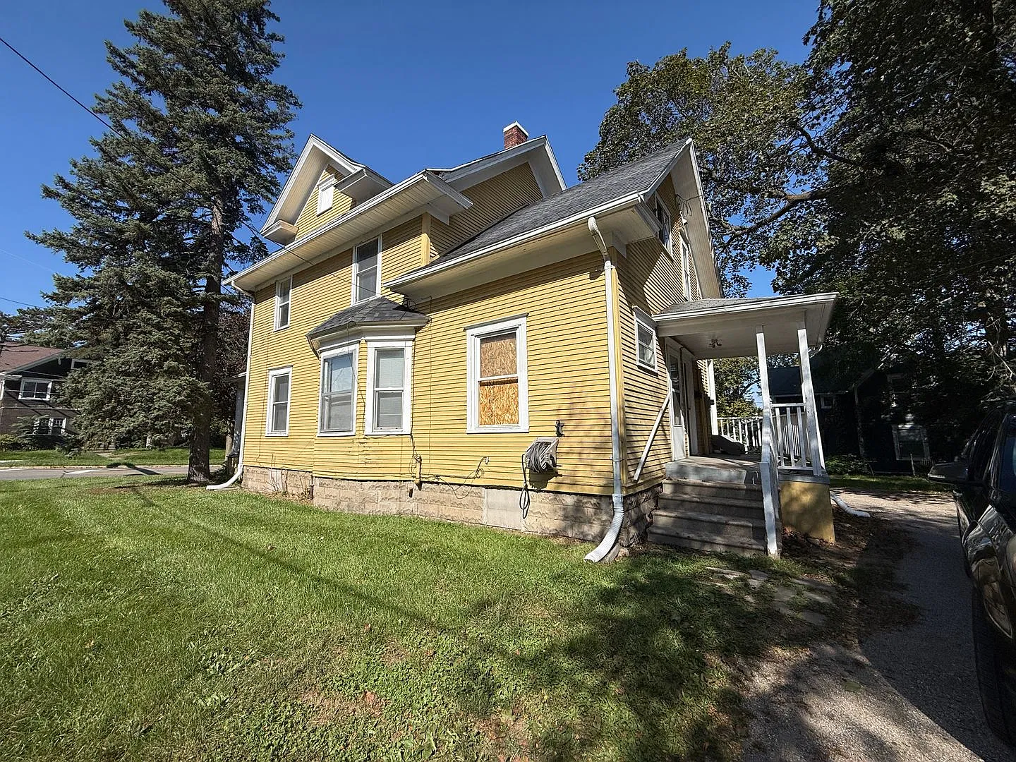 Greenwood Ave 1239 — Photo 3