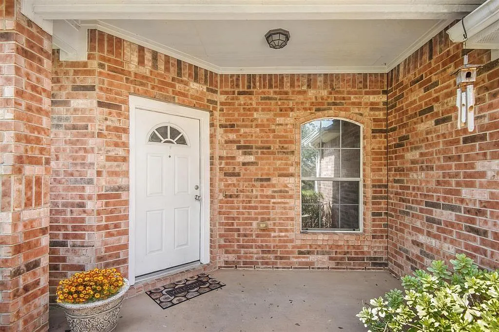3 bed, 2.0 bath, 2122 sqft, $2,600 — Photo 3