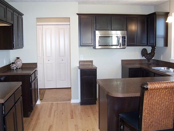 5th image of 608 Scottview Ct