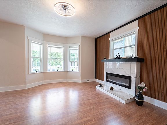 4th image of 435 Oxford Ave