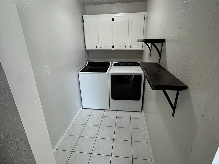 1054 Oak Ln #2 — Photo 4