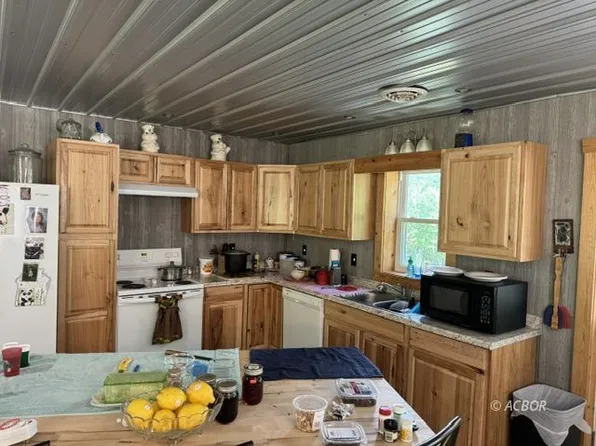 58861 Murphy Remy Rd, Mc Arthur, OH 45651