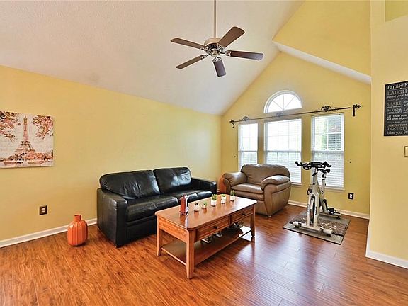 4th image of 609 Palmyra Dr