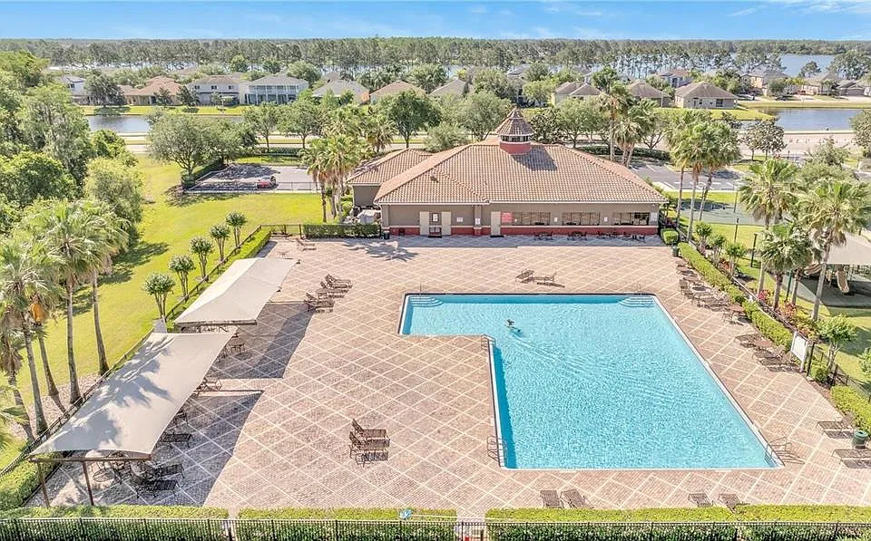 1598 Thetford Cir