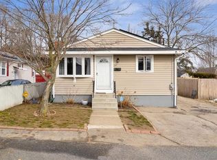 137 De Pinedo St, Providence, RI 02904