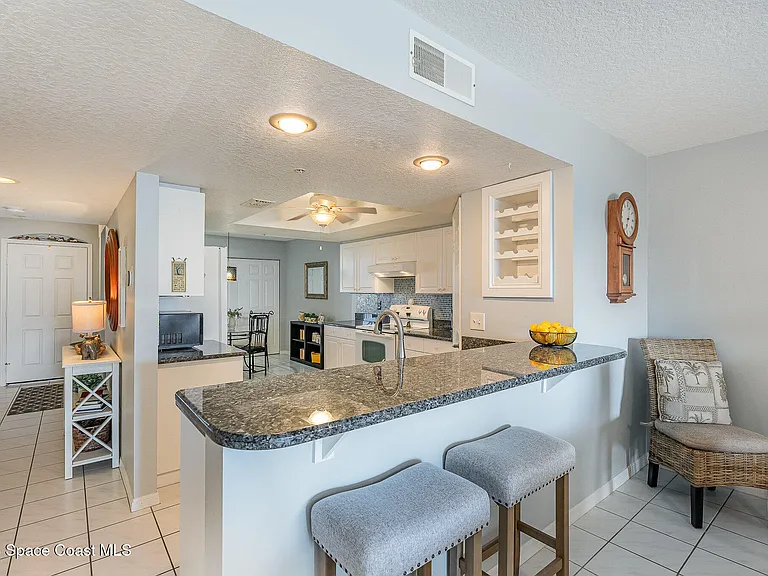 601 Shorewood Dr #G405 — Photo 8