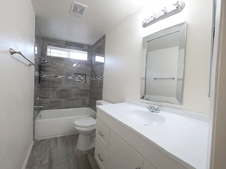 17330 Wabash Ave — Photo 13