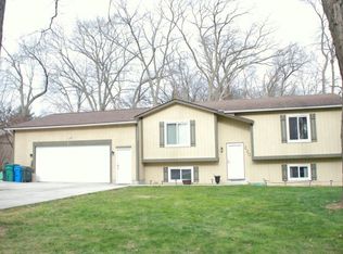 220 W Wise Rd, Commerce Township, MI 48382