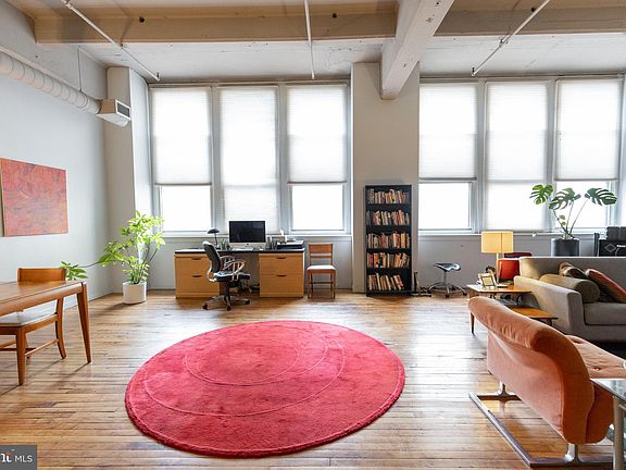 3rd image of 1238 Callowhill St Suite 207