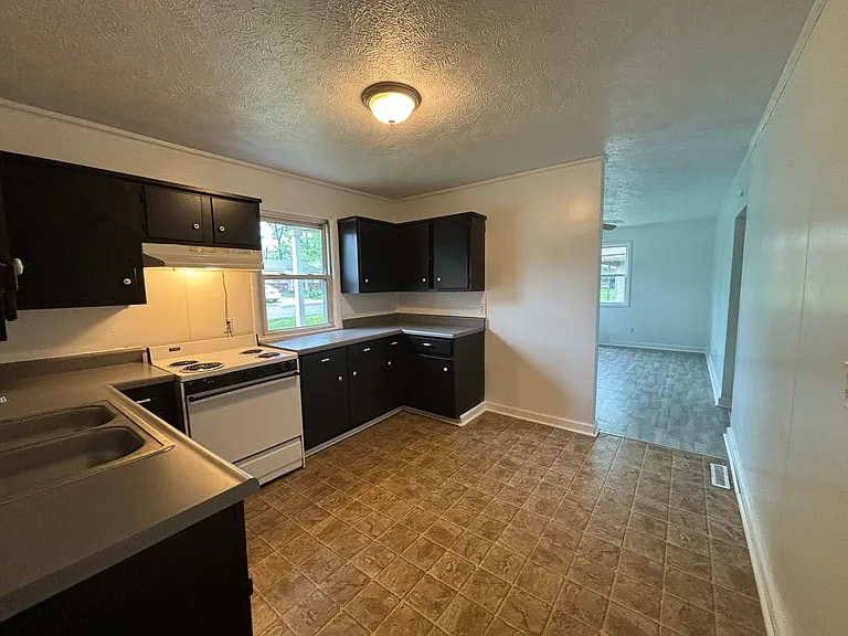 631 N Brown Ave — Photo 12