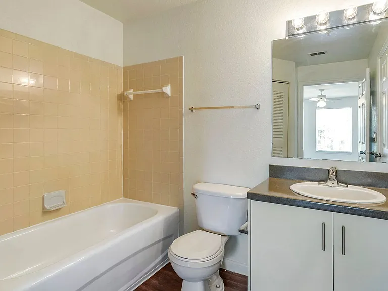 Woodridge Apartments — Photo 25