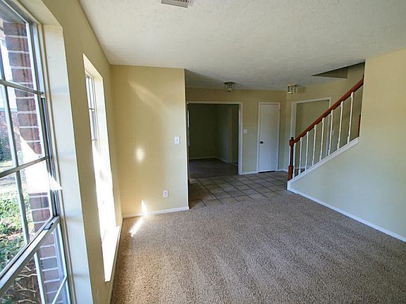 New carpet in the cheerful study that can also be used as a living area.