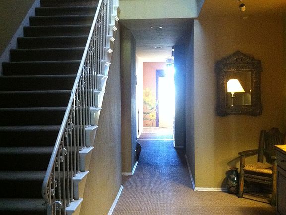 5th image of 401 N Sycamore Ave APT 6