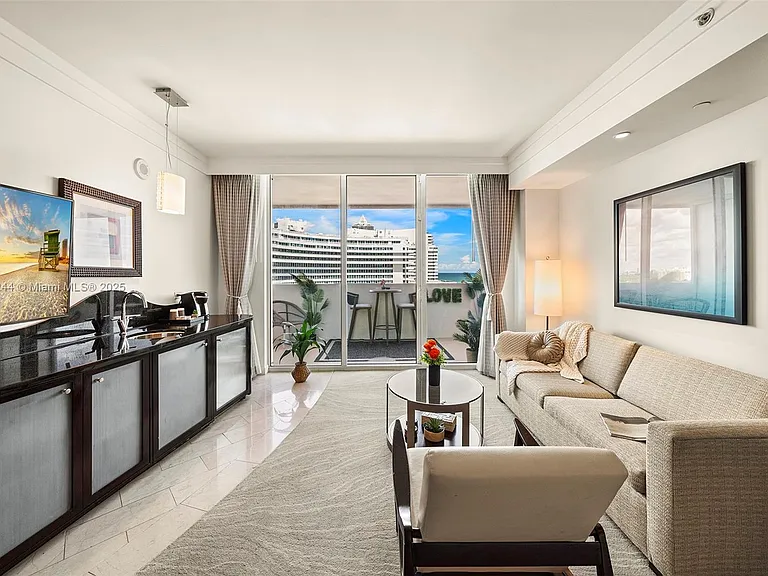 4391 Collins Ave #802 — Photo 6