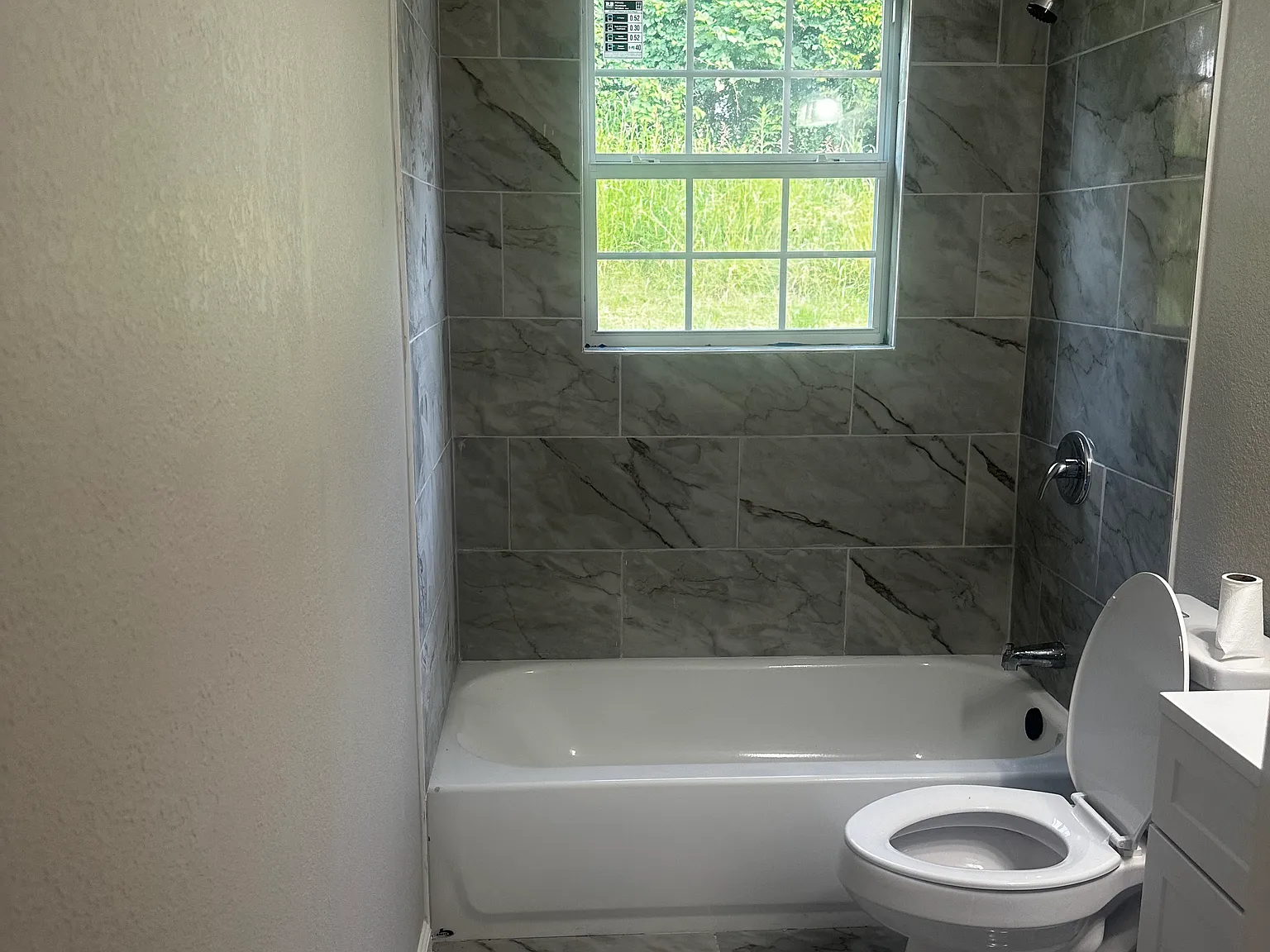 3 bed, 854 sqft, $800 — Photo 2