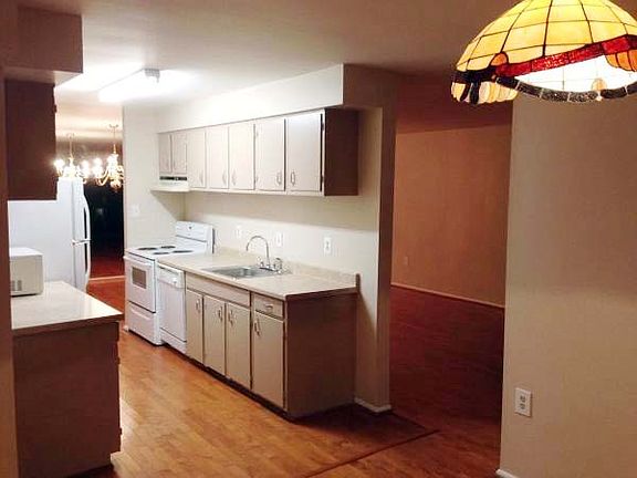 5th image of 421 Christopher Ave APT 23