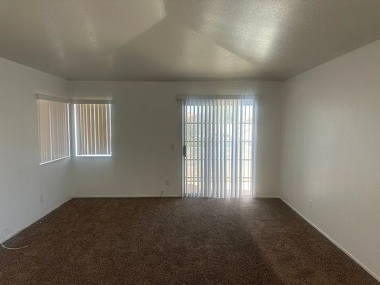 470 Westminster Pl — Photo 5