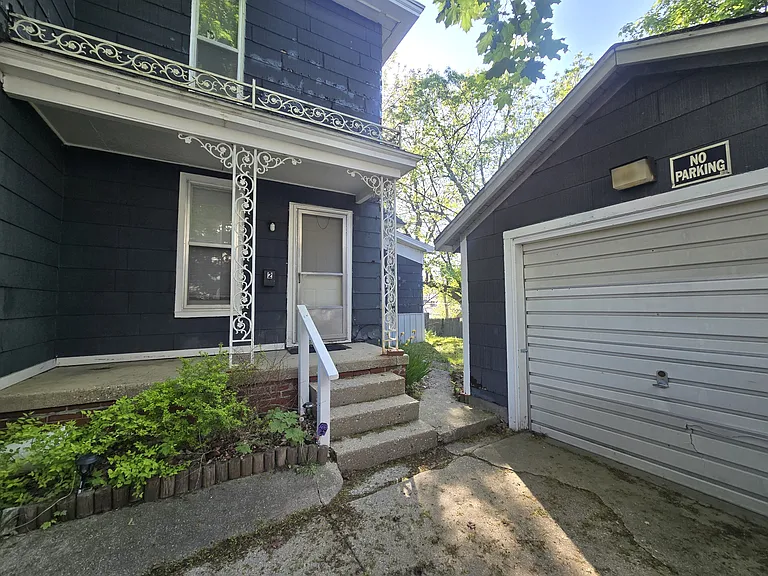 420 E Harris St #1 — Photo 2