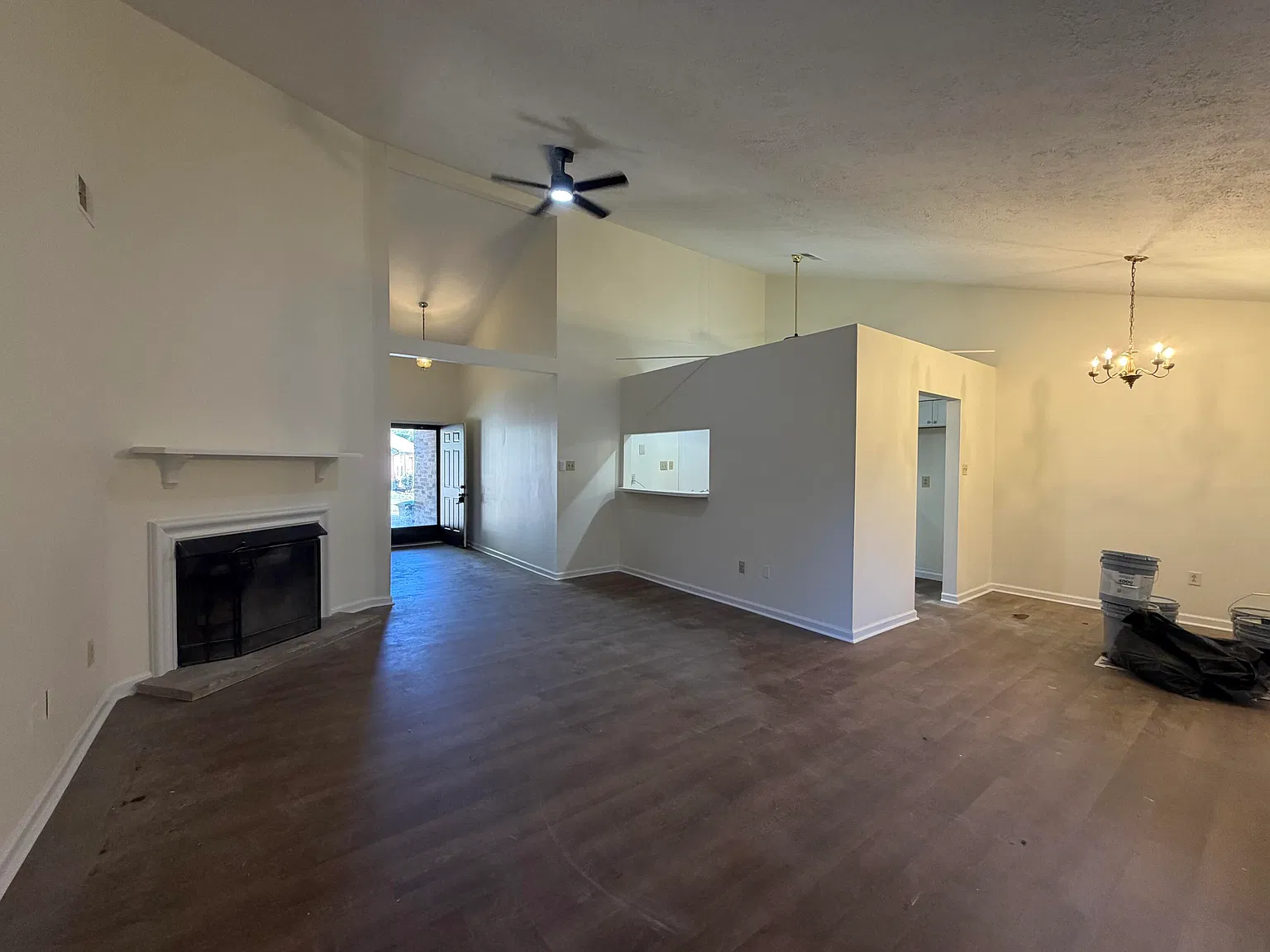 3 bed, 2.0 bath, 1321 sqft, $1,695 — Photo 1