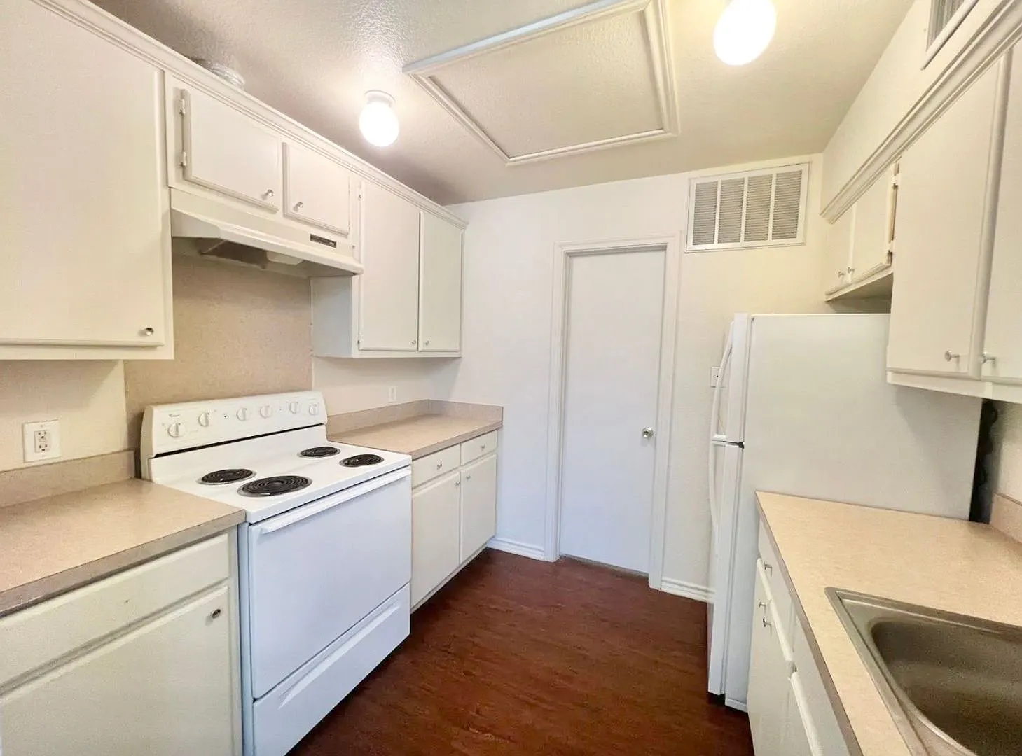 Rose Bud Apartments — Photo 3