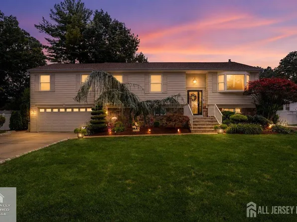 17 West Ave, Old Bridge, NJ 08857