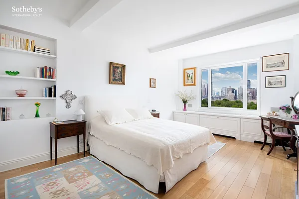 Sold by Sotheby's International Realty | media 22