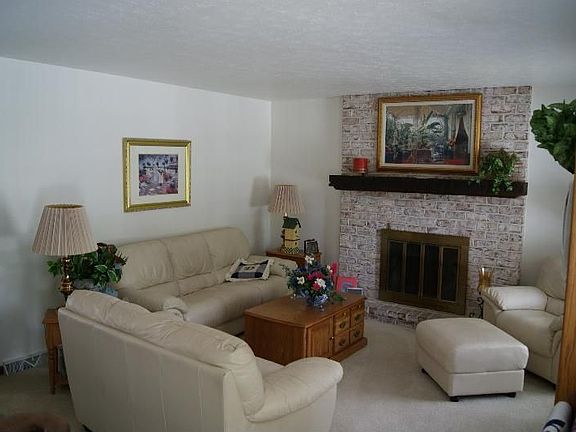 2nd image of 6696 Appleridge Cir