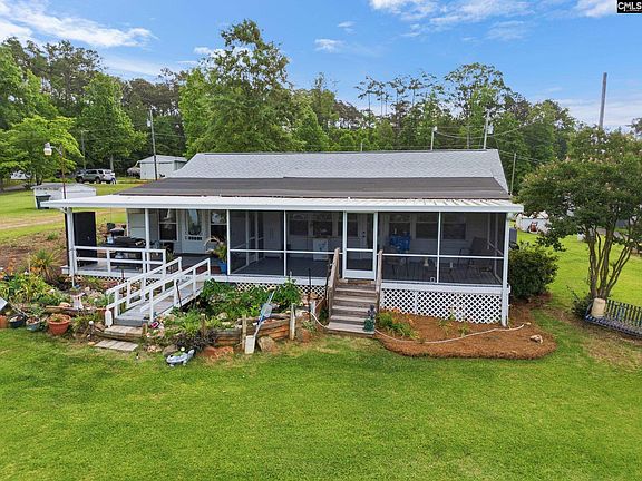3rd image of 1089 Lake Dr