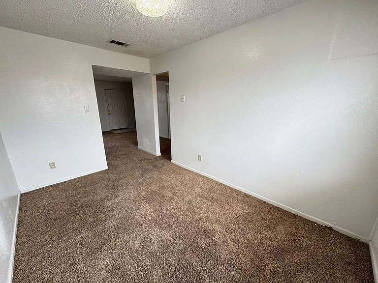 1006 Eastside Dr — Photo 7