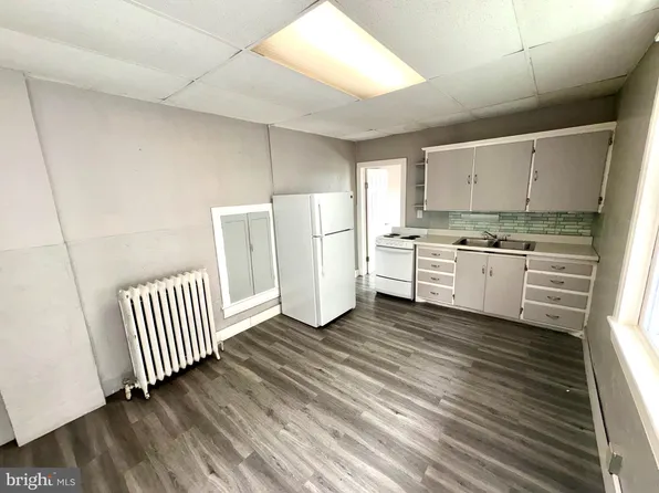 442 N 9th St Floor 2, Lebanon, PA 17046