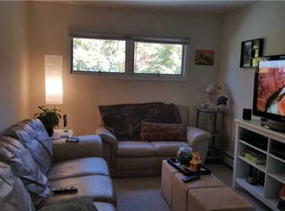 8 Hollyberry Rd, Plainview, NY 11803