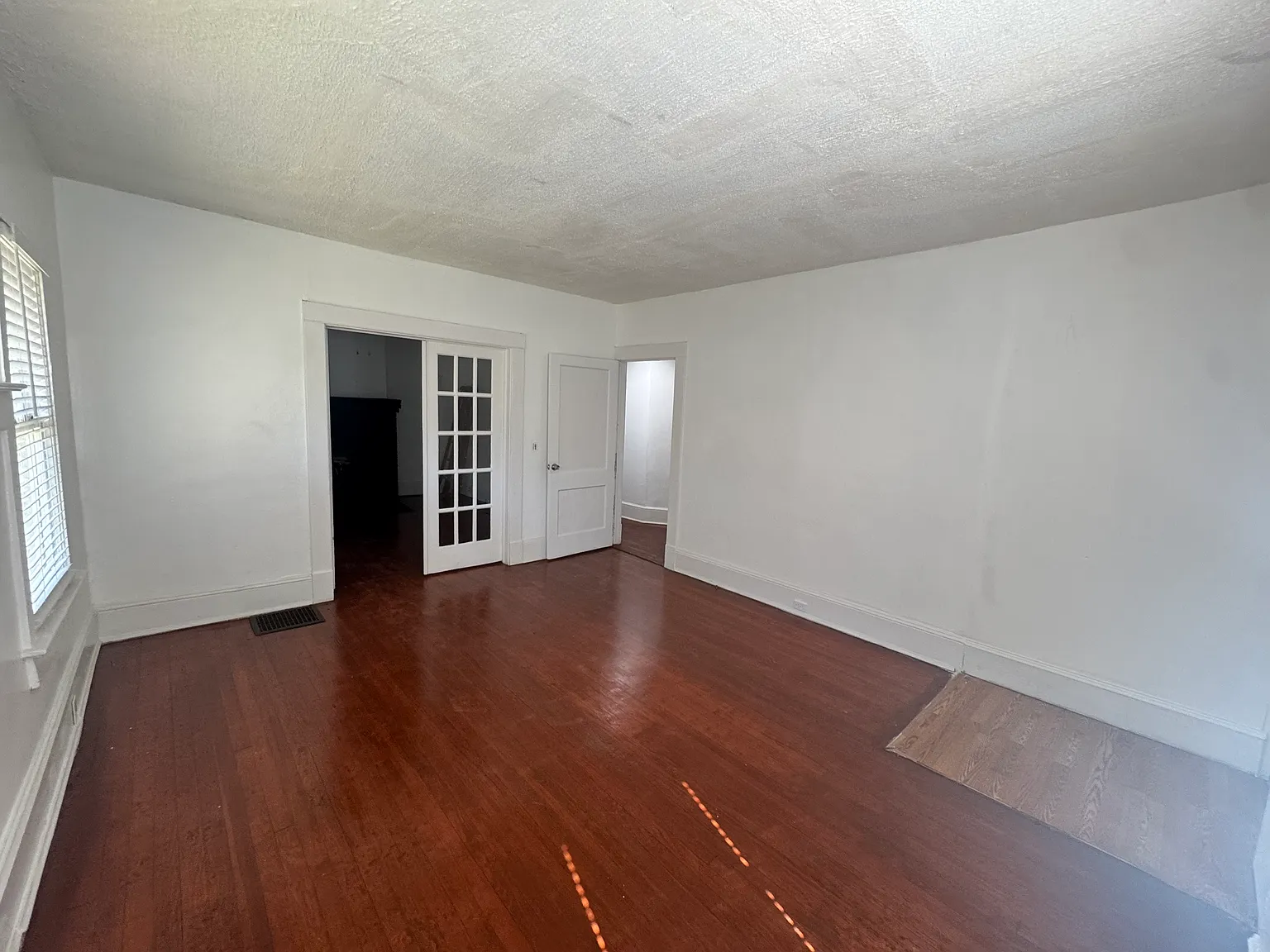 3 bed, 1200 sqft, $2,000 — Photo 4