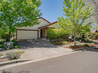35 Logan Way, Talent, OR 97540