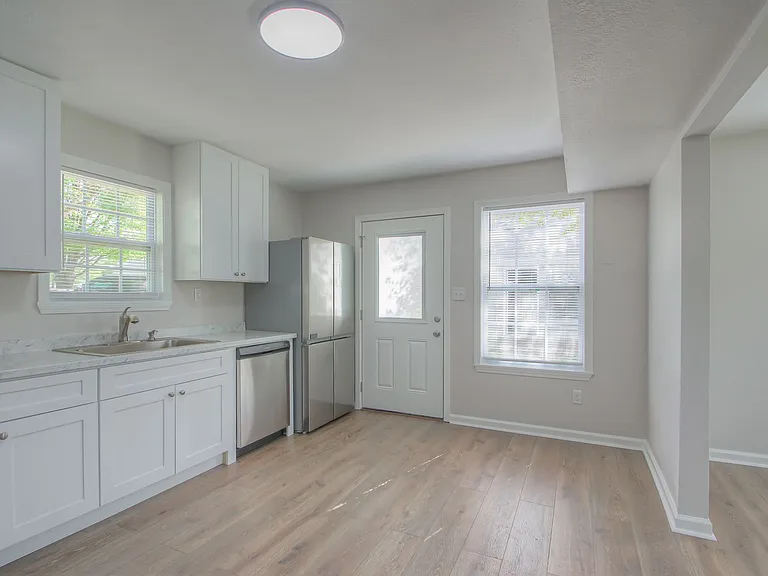 350 Beechcroft Rd #6 — Photo 9