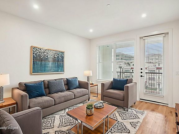 2nd image of 2020 S Ervay St #105