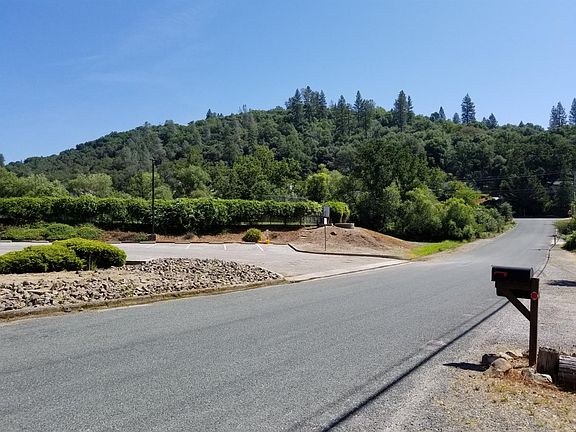 4th image of 16778 Annie Dr