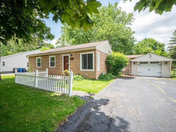 2347 Pauline Dr, Waterford, MI 48329