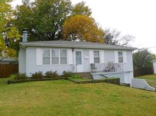 2109 NE 65th St, Gladstone, MO 64118