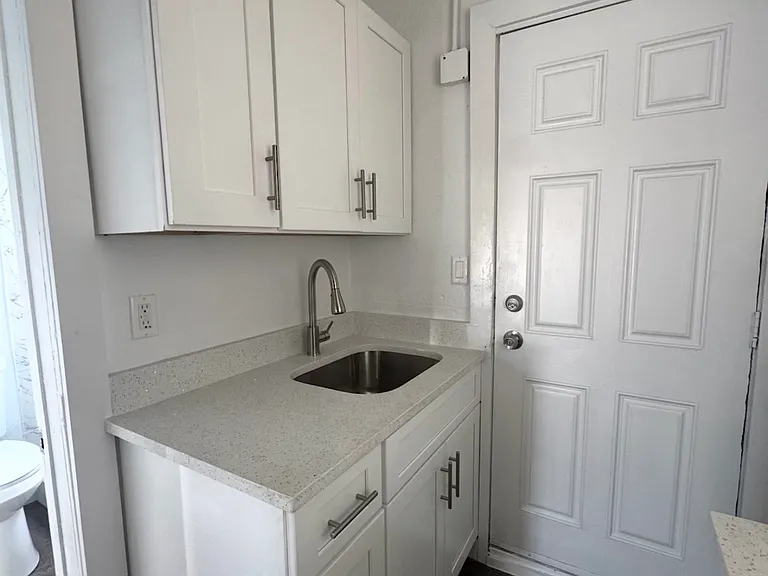 715 Jernigan Ave #B — Photo 8