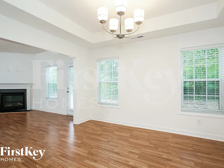 1814 Yarbrough Dr — Photo 5