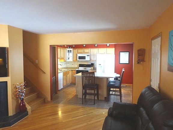 2nd image of 1414 E Lowden Ave